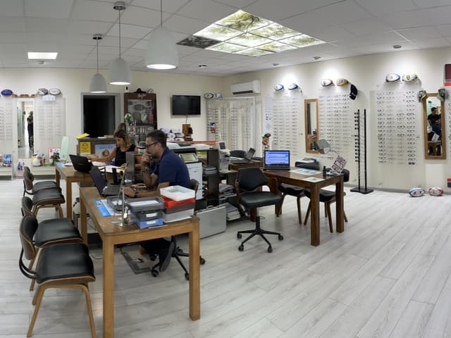 Zone de reception des clients des locaux de'Ovalie Optique
