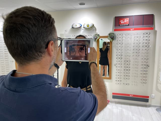 Zone de reception des clients des locaux de'Ovalie Optique
